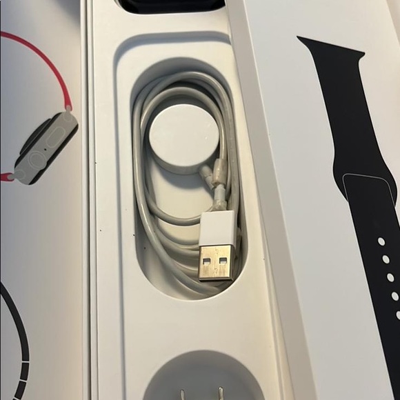 COPY - Apple iWatch 44MM - Picture 4 of 6